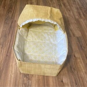 Vintage Gerico Baby Basket Carrier Tan Basket White Yellow Flower Lining Shade‎